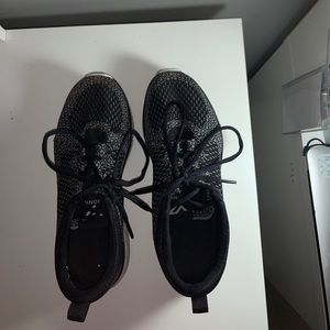 Vionic  tennis shoes